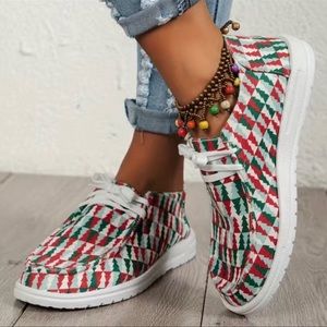 NWT Womens Lightweight Shoes Christmas Red/Green Pattern Sz7 -PLZ READ DESCRIP
